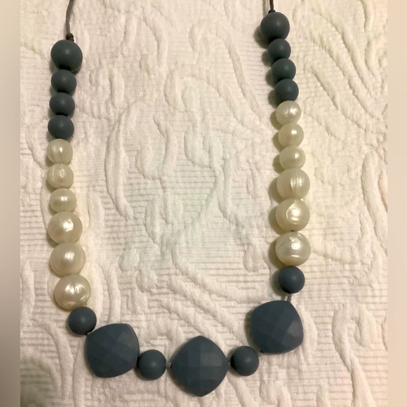 NWOT Silicone Teething Necklace - Picture 3 of 4